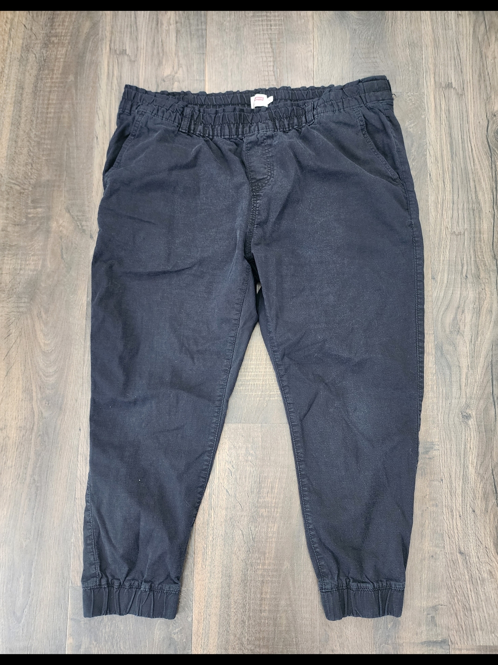 Levi's Black Cropped Elastic Waist Jogger Pants